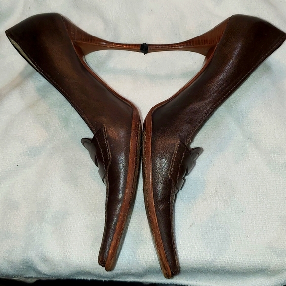 Prada Shoes. - Picture 5 of 16